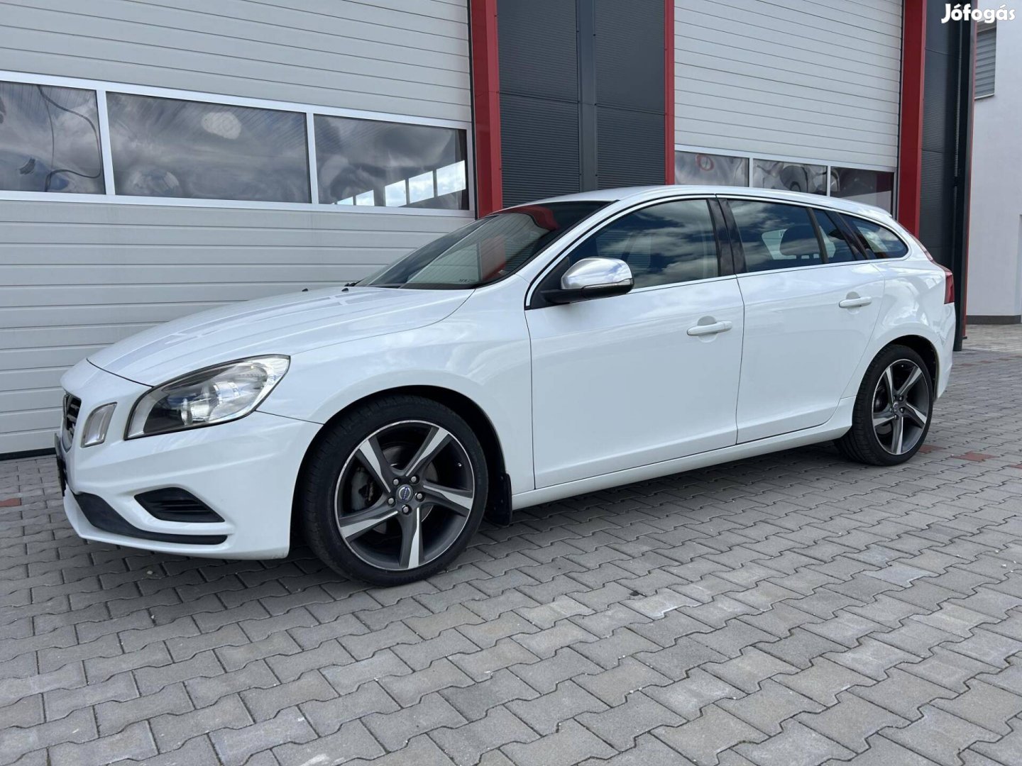Volvo V60 2.0 D [D4] R-Design Kinetic Geartronic